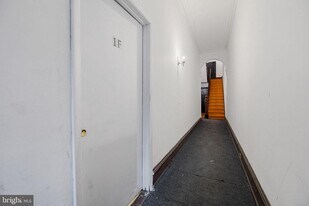 1225 Spruce St in Philadelphia, PA - Building Photo