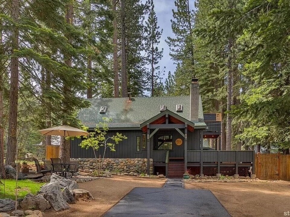 1858 Narragansett Cir in South Lake Tahoe, CA - Building Photo