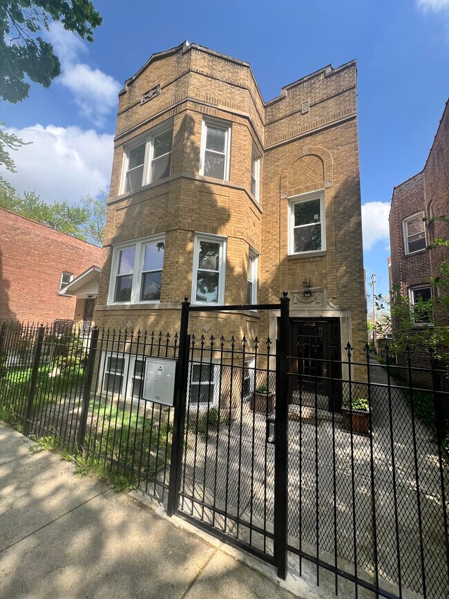 3748 W Windsor Ave, Unit 1 in Chicago, IL - Building Photo - Building Photo