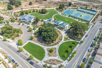 17047 Zion Dr in Santa Clarita, CA - Foto de edificio - Building Photo