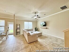 6313 Iris Run in New Braunfels, TX - Building Photo - Building Photo