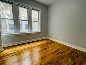 7328 N Damen Ave in Chicago, IL - Building Photo - Building Photo
