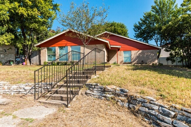 1901 Valley Hill Cir in Austin, TX - Building Photo - Building Photo