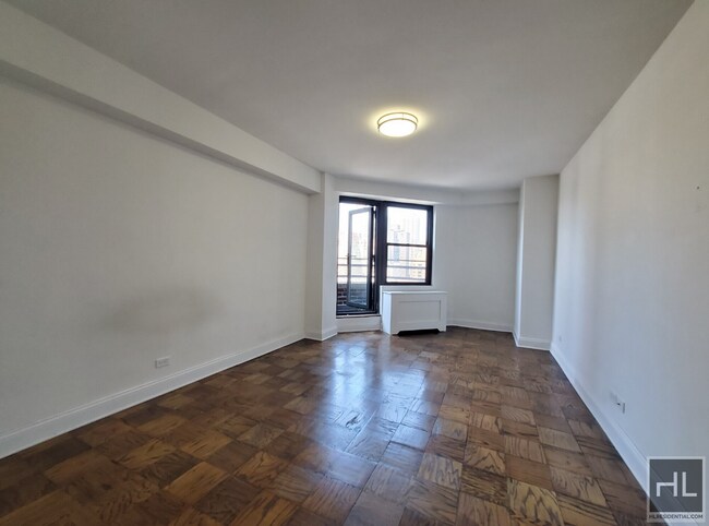 240 E 82nd St