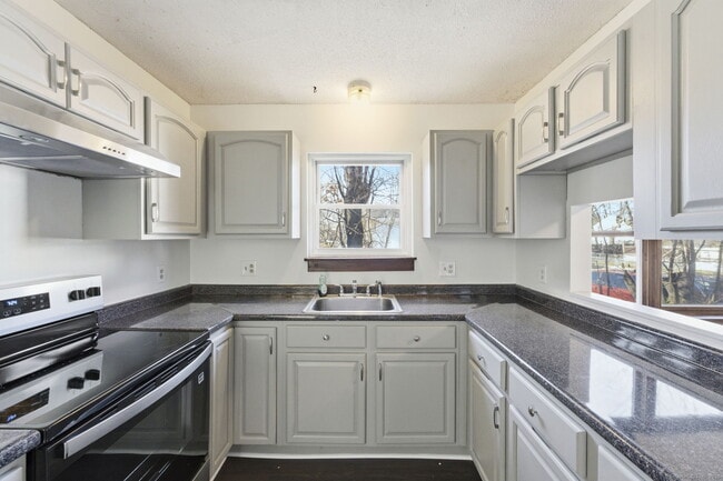 33 Guilford St in Hartford, CT - Building Photo - Building Photo