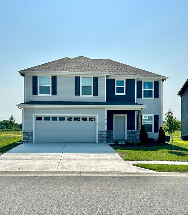 9135 SW 2nd St in Lee's Summit, MO - Building Photo