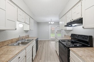 1718 Dorchester Dr in Arlington, TX - Building Photo - Building Photo