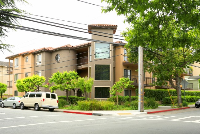 623 Ansel road in Burlingame, CA - Foto de edificio - Building Photo