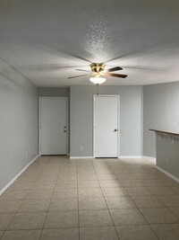 3900 Southpointe Dr in Orlando, FL - Building Photo - Building Photo