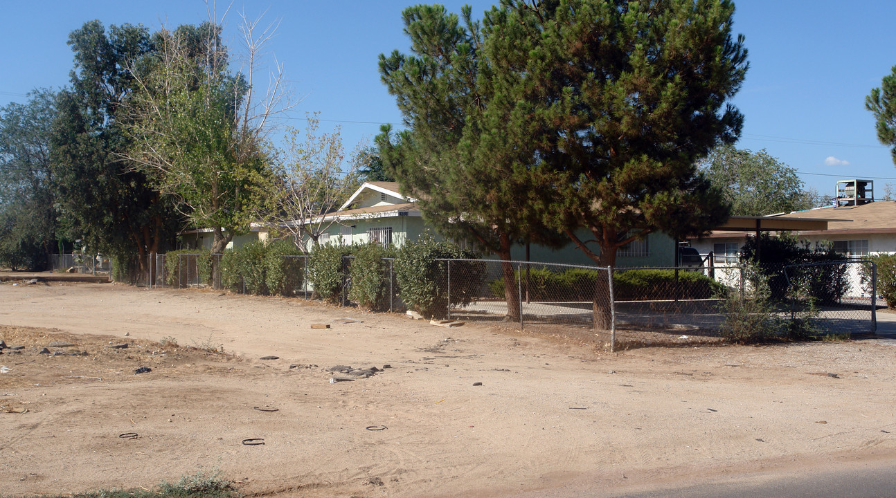 16531-16533 Vine St in Hesperia, CA - Building Photo