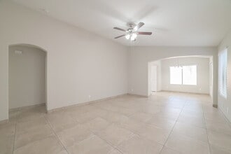 11476 W Madisen Ellise Dr in Surprise, AZ - Foto de edificio - Building Photo