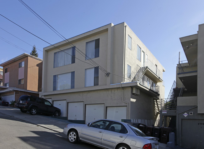 498 Capital St in Oakland, CA - Foto de edificio - Building Photo