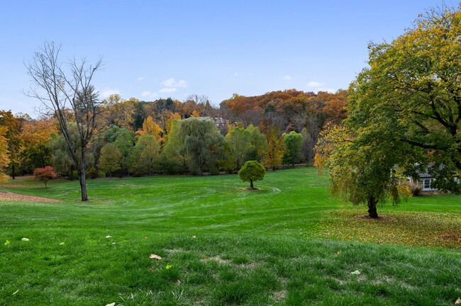 9 Sherwood Ave in Greenwich, CT - Building Photo - Building Photo