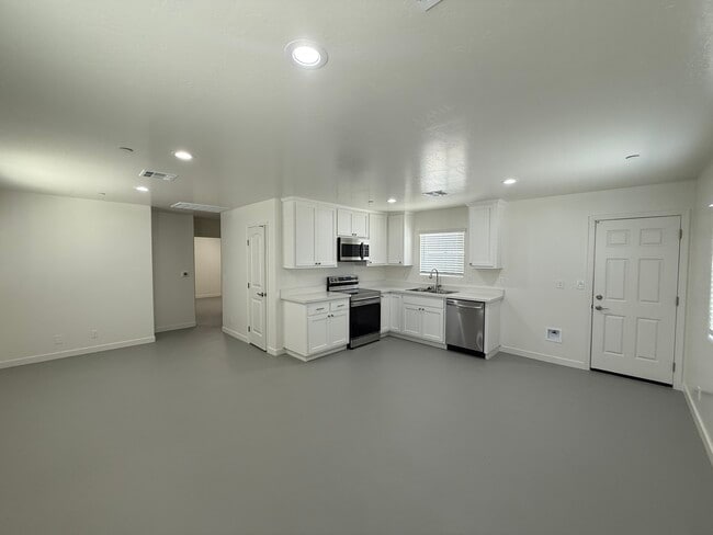 1133 W Mariposa Ave, Unit B in Ridgecrest, CA - Building Photo - Building Photo