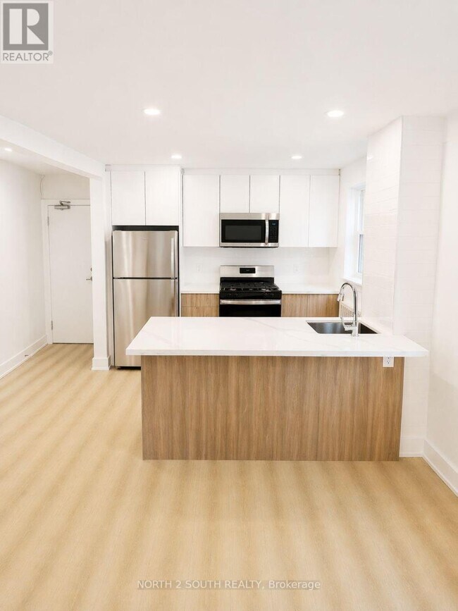 1024 King St E in Hamilton, ON - Building Photo - Building Photo