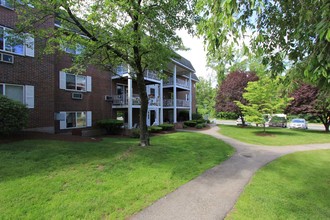 Hamilton Village in Framingham, MA - Foto de edificio - Building Photo