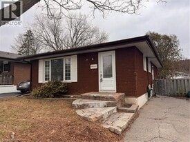 23 Arrowhead Crescent in Kitchener, ON - Building Photo