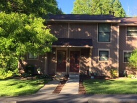 3160 Laurel Ridge Cir in Bridgeville, PA - Building Photo