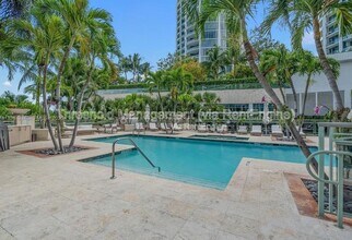 3400 SW 27th Ave, Unit 605 in Miami, FL - Building Photo - Building Photo