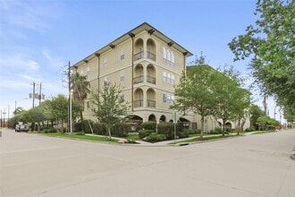 7134 Mapleridge St in Houston, TX - Building Photo - Building Photo