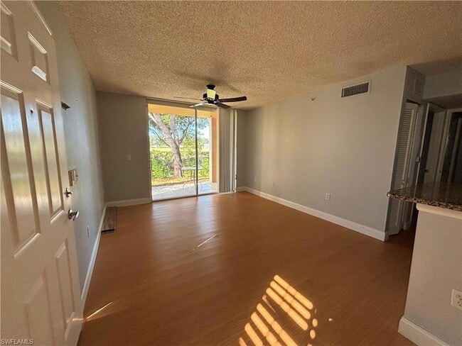 1170 Wildwood Lakes Blvd in Naples, FL - Foto de edificio - Building Photo