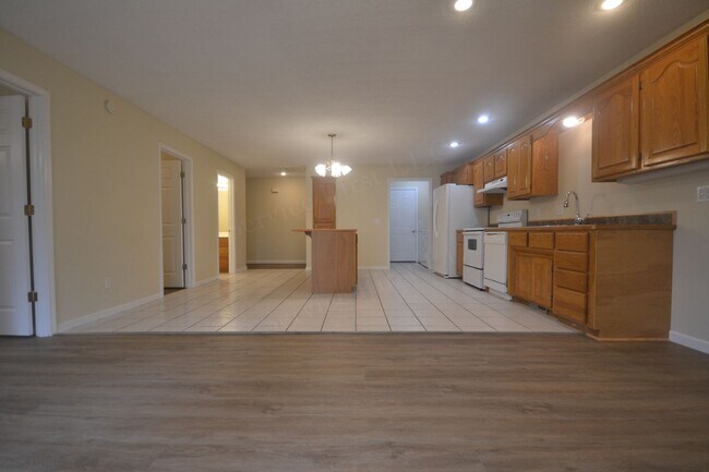 2251 S Hartford Ave-Unit -2251 in Bolivar, MO - Building Photo - Building Photo