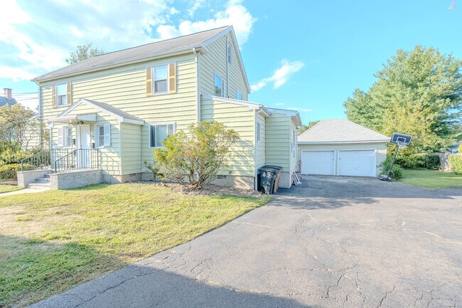 56 Leonard St in Stamford, CT - Foto de edificio - Building Photo