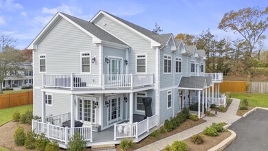 The Landing at Guilford in Guilford, CT - Foto de edificio - Building Photo