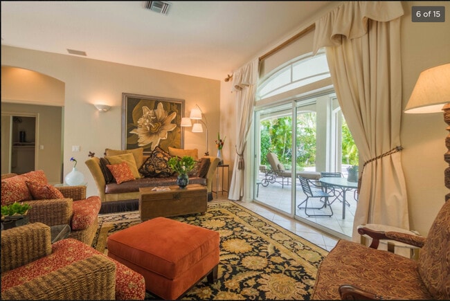 299 1st Ave S, Unit 1-4 in Naples, FL - Foto de edificio - Building Photo