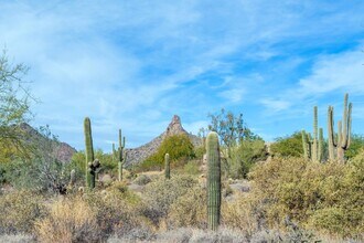 10326 E Buckskin Trail in Scottsdale, AZ - Building Photo - Building Photo