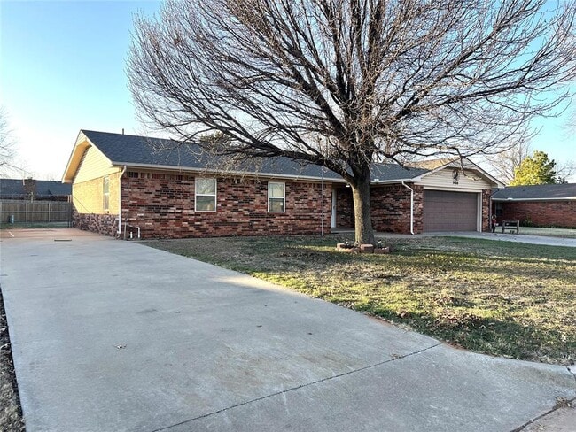 3908 Hickory Stick Dr in Chickasha, OK - Building Photo - Building Photo