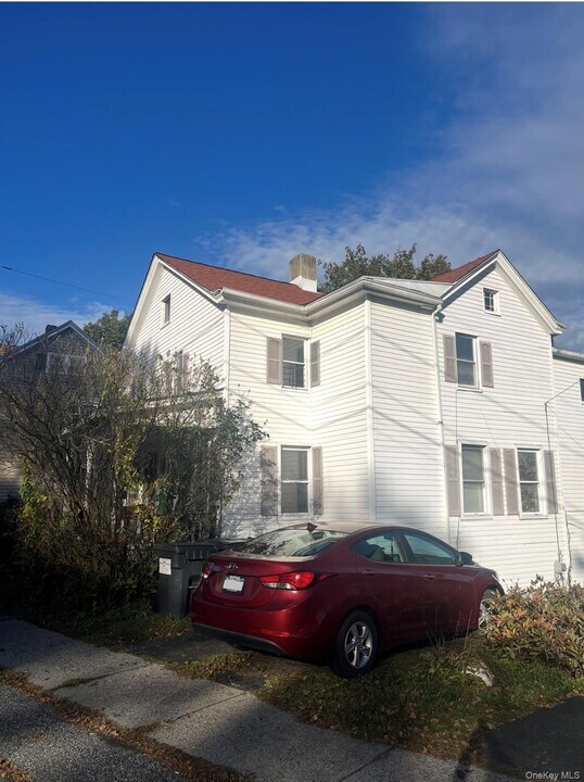 57 Capron St in Walden, NY - Building Photo