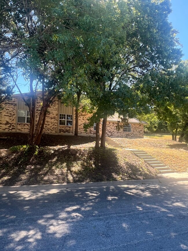 property at 827 Cliffside Dr