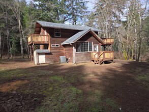 3723 Coyote Creek Rd in Wolf Creek, OR - Building Photo - Building Photo