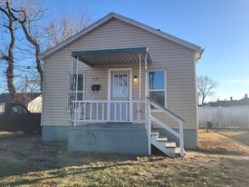 533 Deleon St in Ottawa, IL - Building Photo