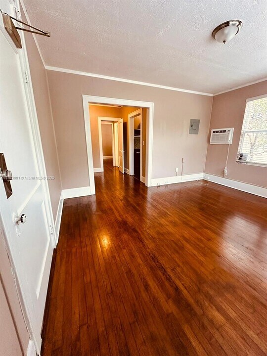 344 Mendoza Ave in Miami, FL - Building Photo