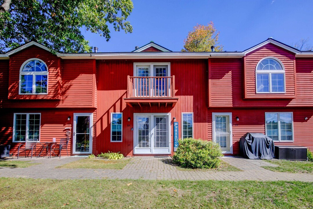 98 Washington Rd in Freedom, NH - Building Photo