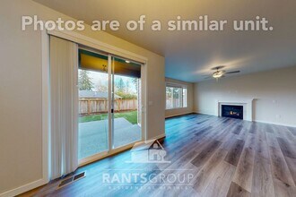 9040 Wyatt Lp SE in Tumwater, WA - Building Photo - Building Photo