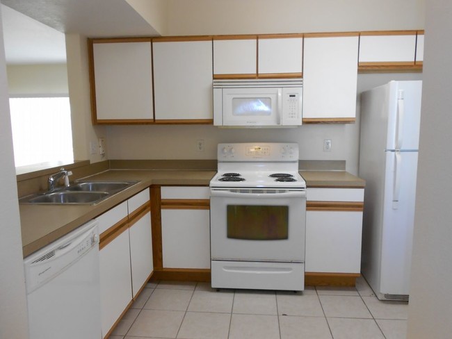 6413 Hollydale Pl-Unit -101 in Riverview, FL - Building Photo - Building Photo