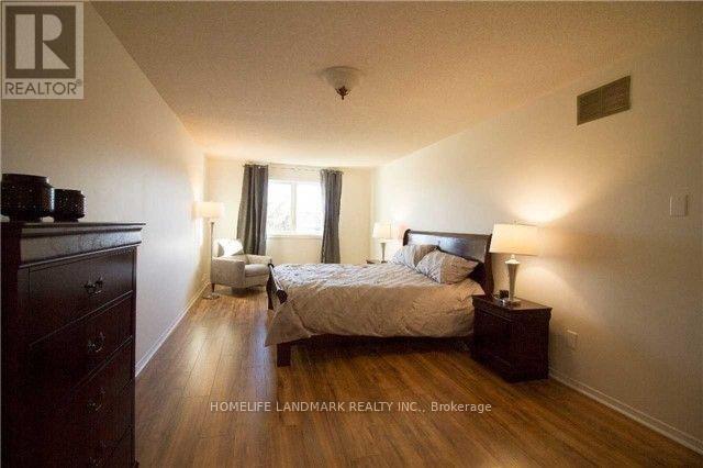 235 River Oaks Blvd W in Oakville, ON - Building Photo - Building Photo