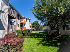 Robins Lane in Salem, OR - Building Photo - Building Photo