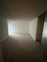 8530 Holloway Dr, Unit 108 in West Hollywood, CA - Foto de edificio - Building Photo