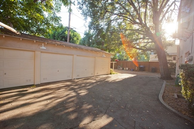 2912-2914 Riverside in Burbank, CA - Building Photo - Other