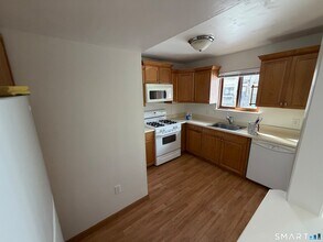 155 Cottonwood Rd in Newington, CT - Building Photo - Building Photo