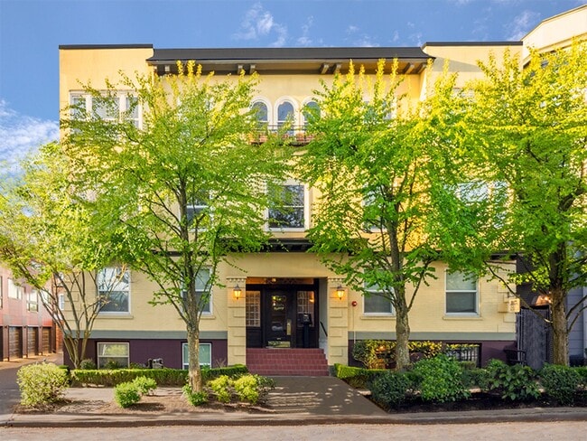 Roxbury Apartments in Seattle, WA - Building Photo - Building Photo