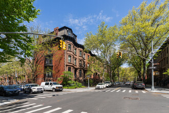 146 6th Ave in Brooklyn, NY - Foto de edificio - Building Photo