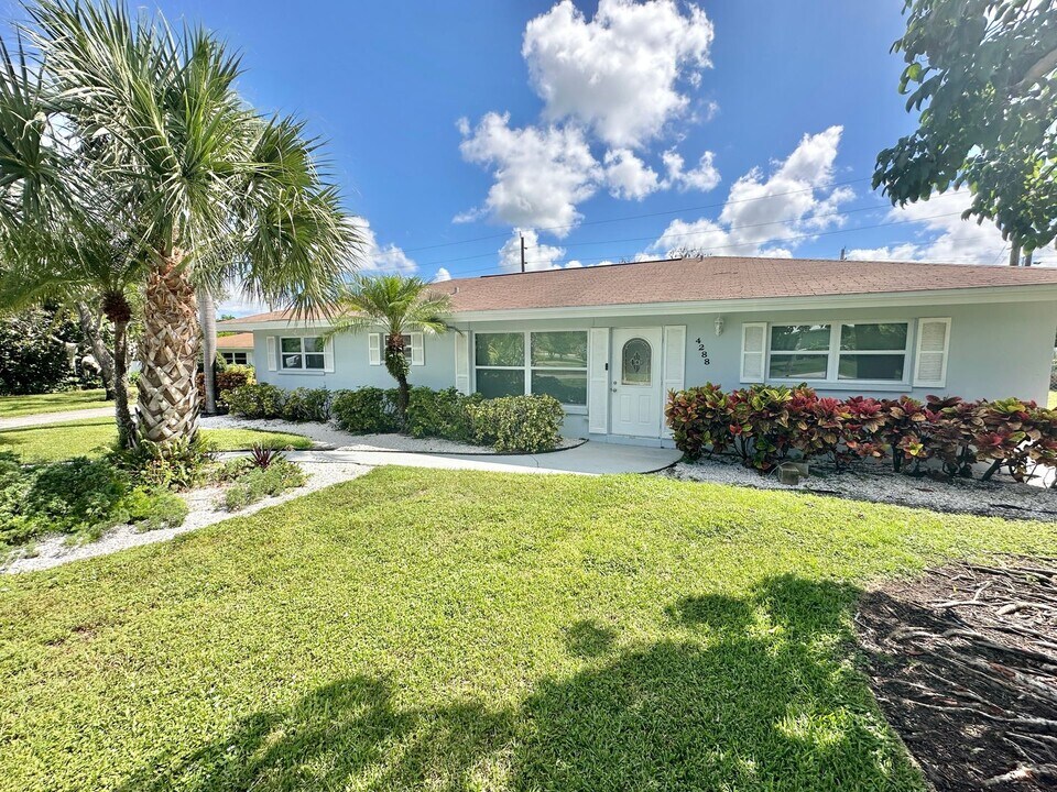 4288 Morningside Cir in Naples, FL - Building Photo