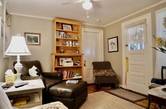 45 Main St in Charlton, MA - Foto de edificio - Interior Photo