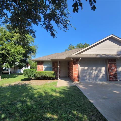 106 Casa Linda St in Ennis, TX - Foto de edificio