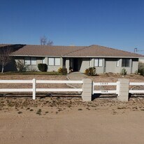 13980 Mission St in Hesperia, CA - Building Photo